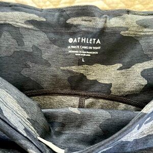 ATHLETA Ultimate Camo 7/8 Tights in Large - NWOT